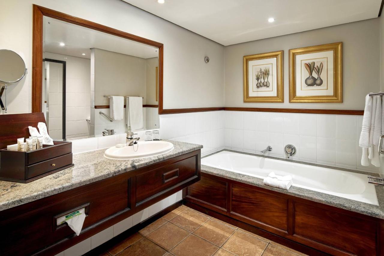 Irene Country Lodge, Autograph Collection Centurion Exterior photo A bathroom in a hotel