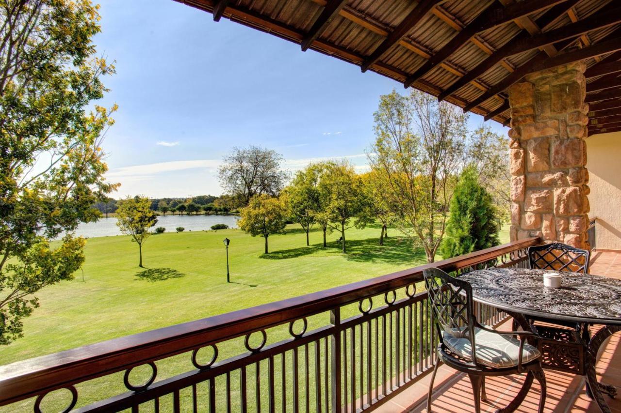 Irene Country Lodge, Autograph Collection Centurion Exterior photo View of the golf course from the clubhouse