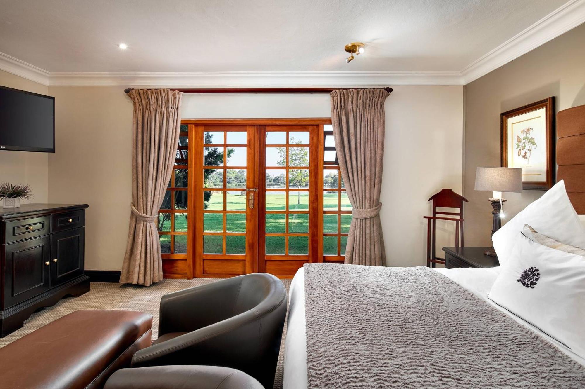 Irene Country Lodge, Autograph Collection Centurion Exterior photo A bedroom at the hotel