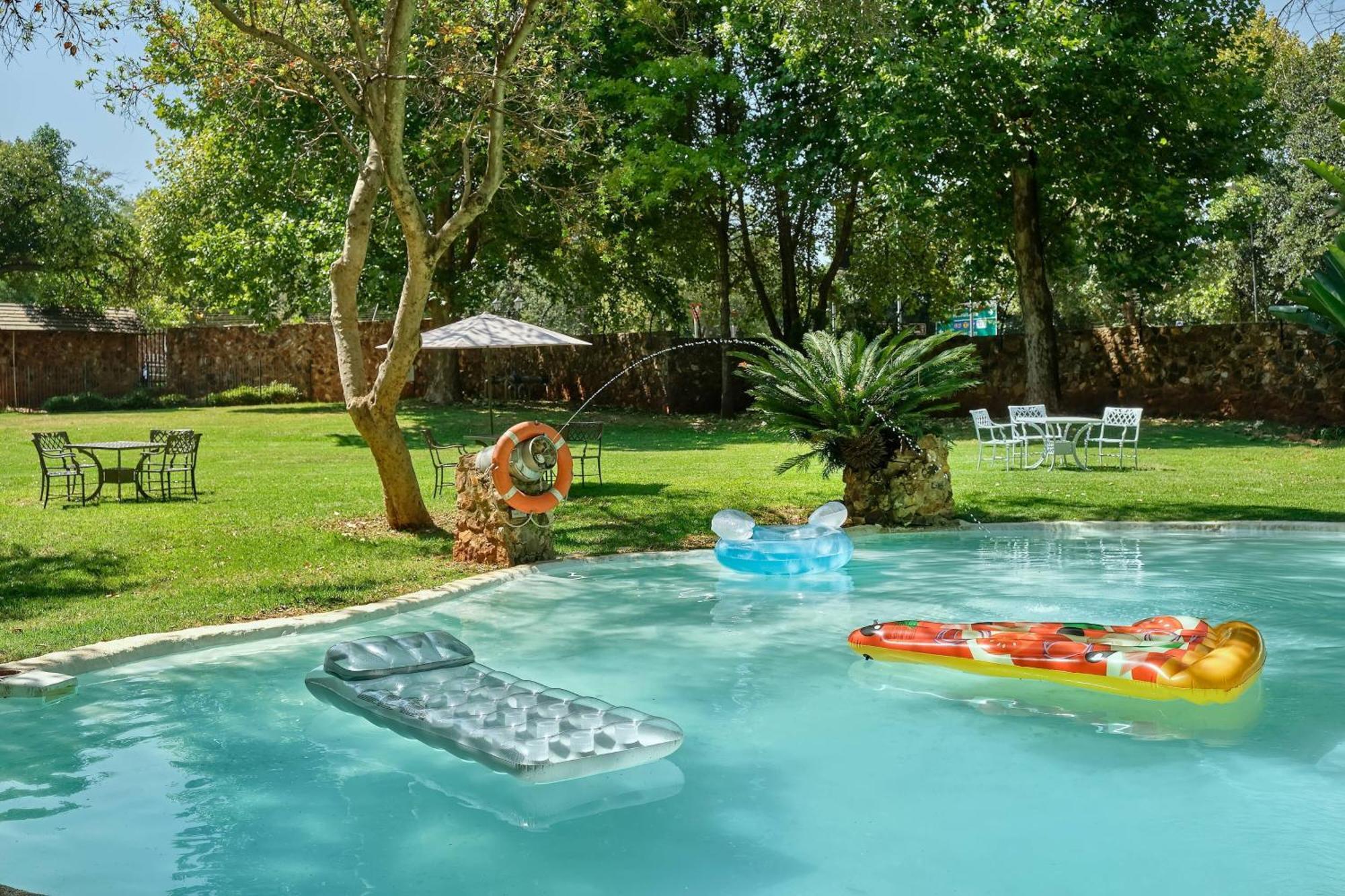 Irene Country Lodge, Autograph Collection Centurion Exterior photo A swimming pool