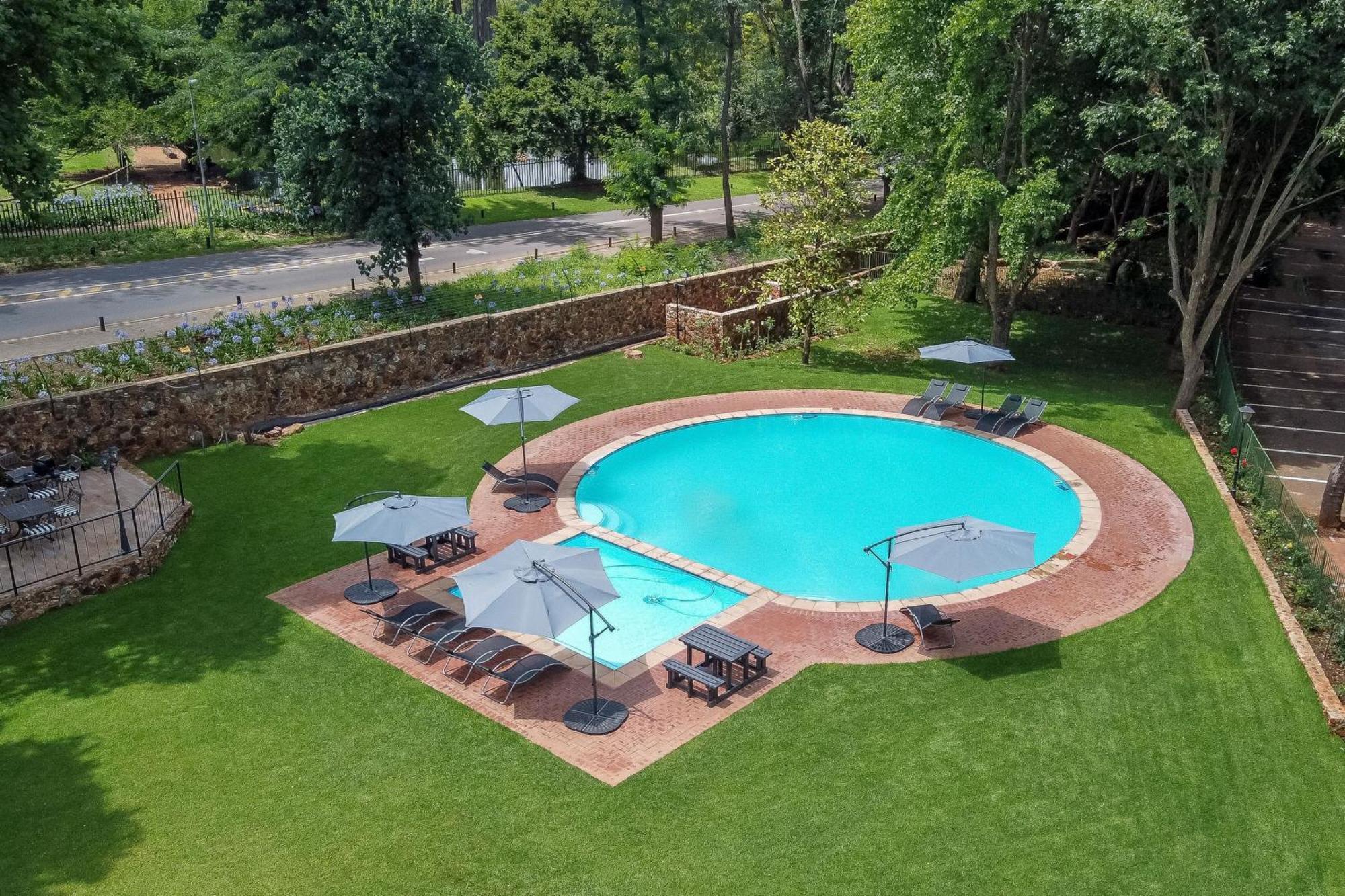 Irene Country Lodge, Autograph Collection Centurion Exterior photo The swimming pool at the hotel